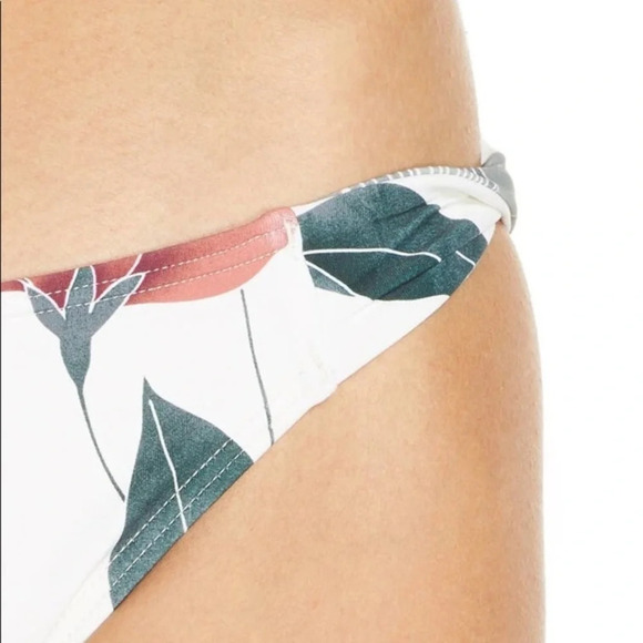 O’Neill Trinity Twist Detail Bikini Bottoms NWT XL - Picture 8 of 12